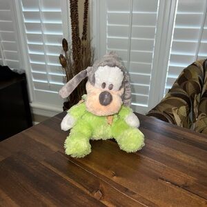 Disneyland baby goofy rattle plush lovey